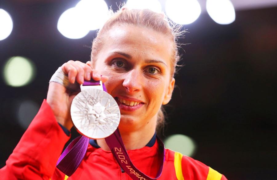 Alina Dumitru, cu medalia de argint la Jocurile Olimpice de la Londra 2012, foto: Guliver/gettyimages De ce campioana Alina Dumitru are porecla „Piți”: „La început am acceptat-o, dar apoi nu îmi mai convenea”