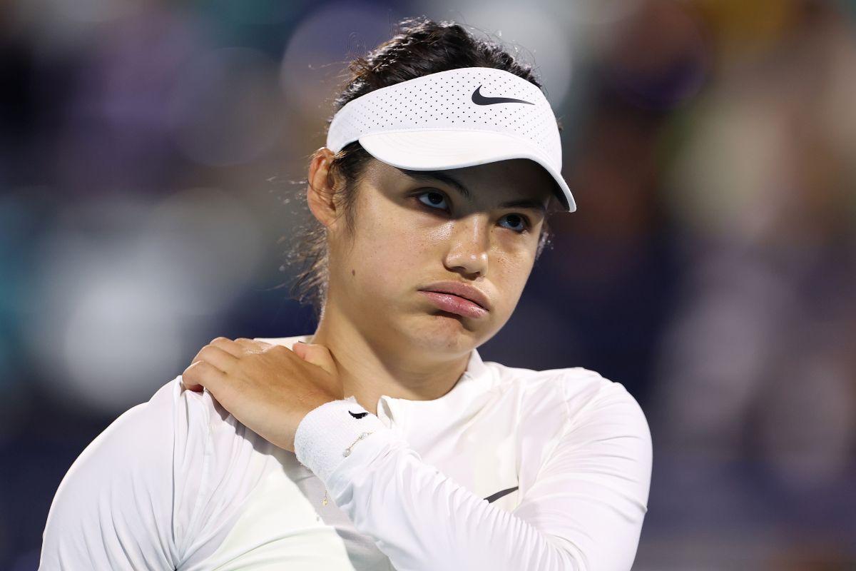 Emma Răducanu, urmărindu-l pe Carlos Alcaraz la ATP Queen's