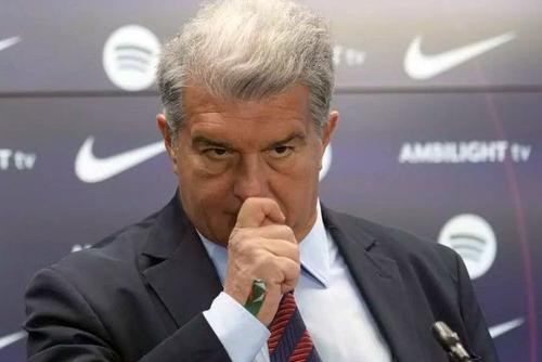 Joan Laporta, președintele Barcelonei, cel care stă în spatele artificiilor unui club cu datorii de peste un miliard de euro