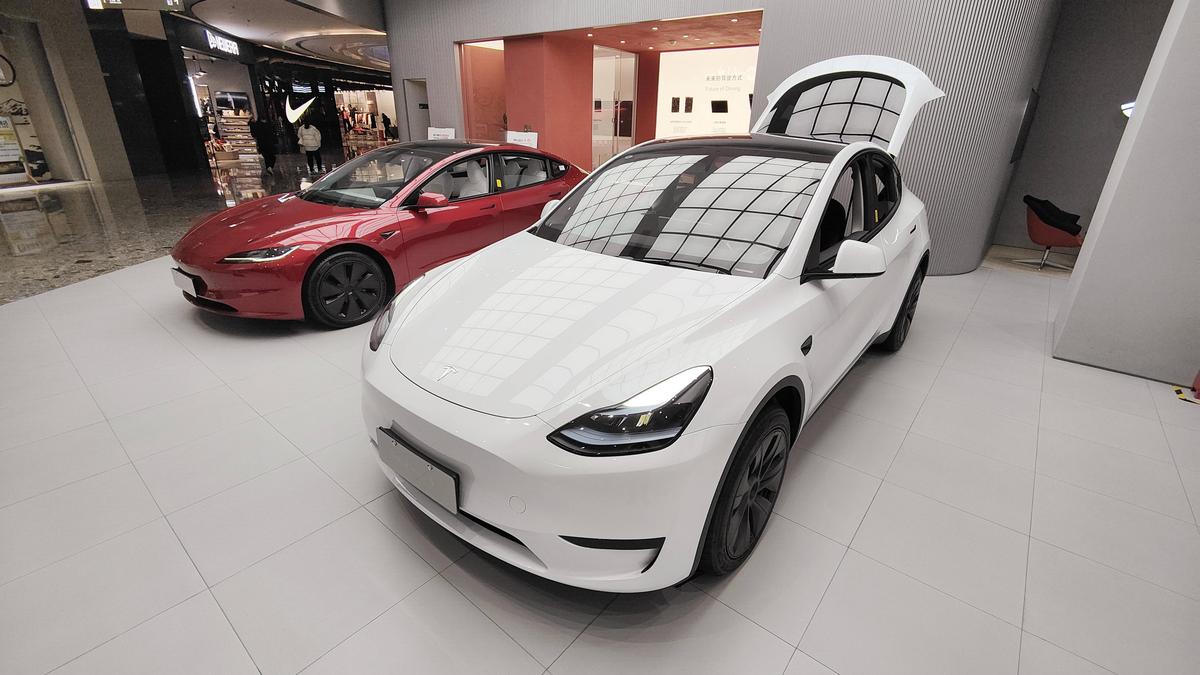 Moment istoric: prima țară din Europa care a autorizat modelele Tesla care se conduc singure