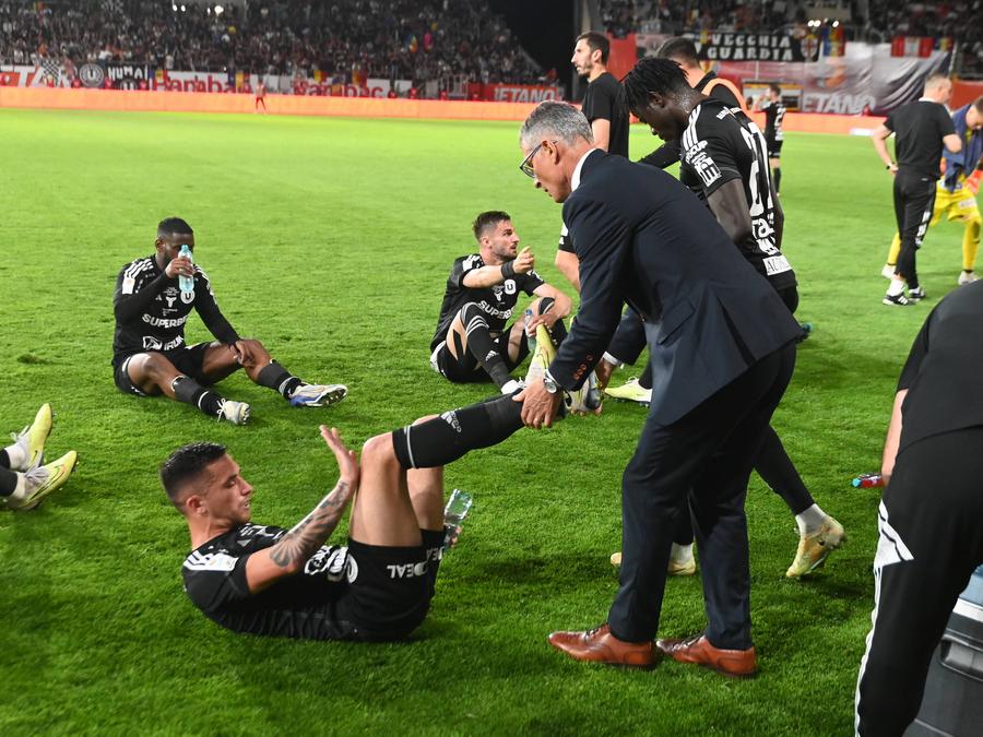 Ioan Ovidiu Sabău și Ovidiu Bic // foto: Imago Images Numele-surpriză propus de Ioan Ovidiu Sabău la națională: „Se vorbește prea puțin de el”