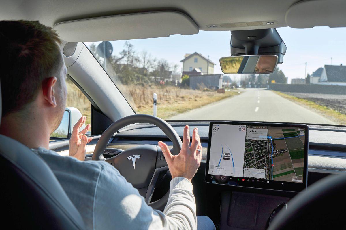 Moment istoric: prima țară din Europa care a autorizat modelele Tesla care se conduc singure