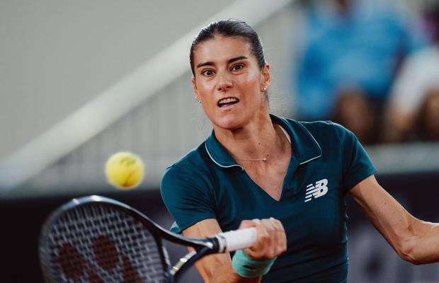 Favorită numărul 2 la titlu, Sorana Cîrstea s-a calificat în „optimi” la Rouen, după un meci extrem de complicat