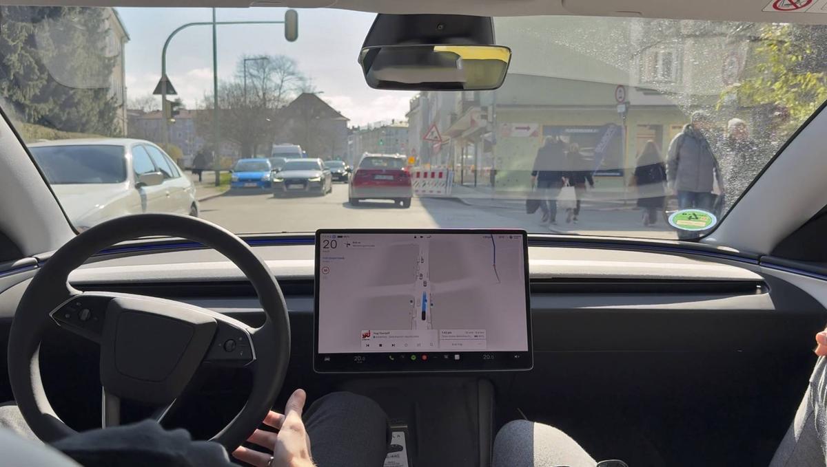 Moment istoric: prima țară din Europa care a autorizat modelele Tesla care se conduc singure