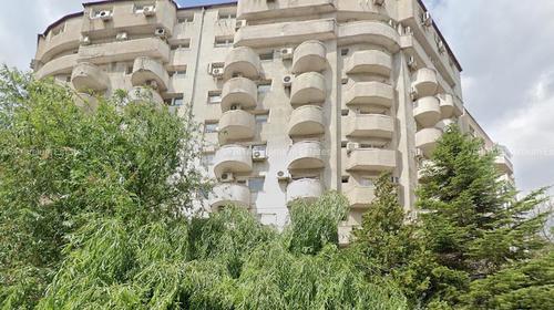Un bloc din Calea Călărașilor, în centrul Bucureștiului, a fost scos integral la vânzare