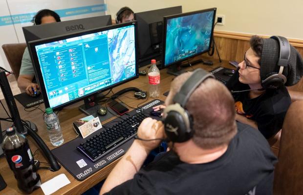 Un român a devenit președintele Federației Internaționale de eSports