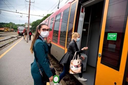 Slovenia este prima țară europeană care a declarat sfârșitul epidemiei de coronavirus și a decis să deschidă granițele Credit Image: © Luka Dakskobler/SOPA Images via ZUMA Wire)