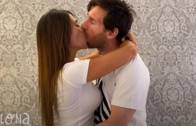 Leo Messi, sursă de glume după un sărut pasional cu soția: „Eu voiam doar să ascult melodia și am dat peste Messi și Antonela care aproape că se înghit unul pe altul” :D