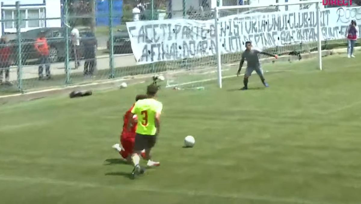 Faze incredibile în Steaua - Mostiștea Ulmu! Oaspeții au vrut să iasă de pe teren după un penalty INVENTAT pentru „militari”