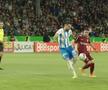 Momentul în care Găman îi pasează lui Debeljuh // foto: captură DigiSport