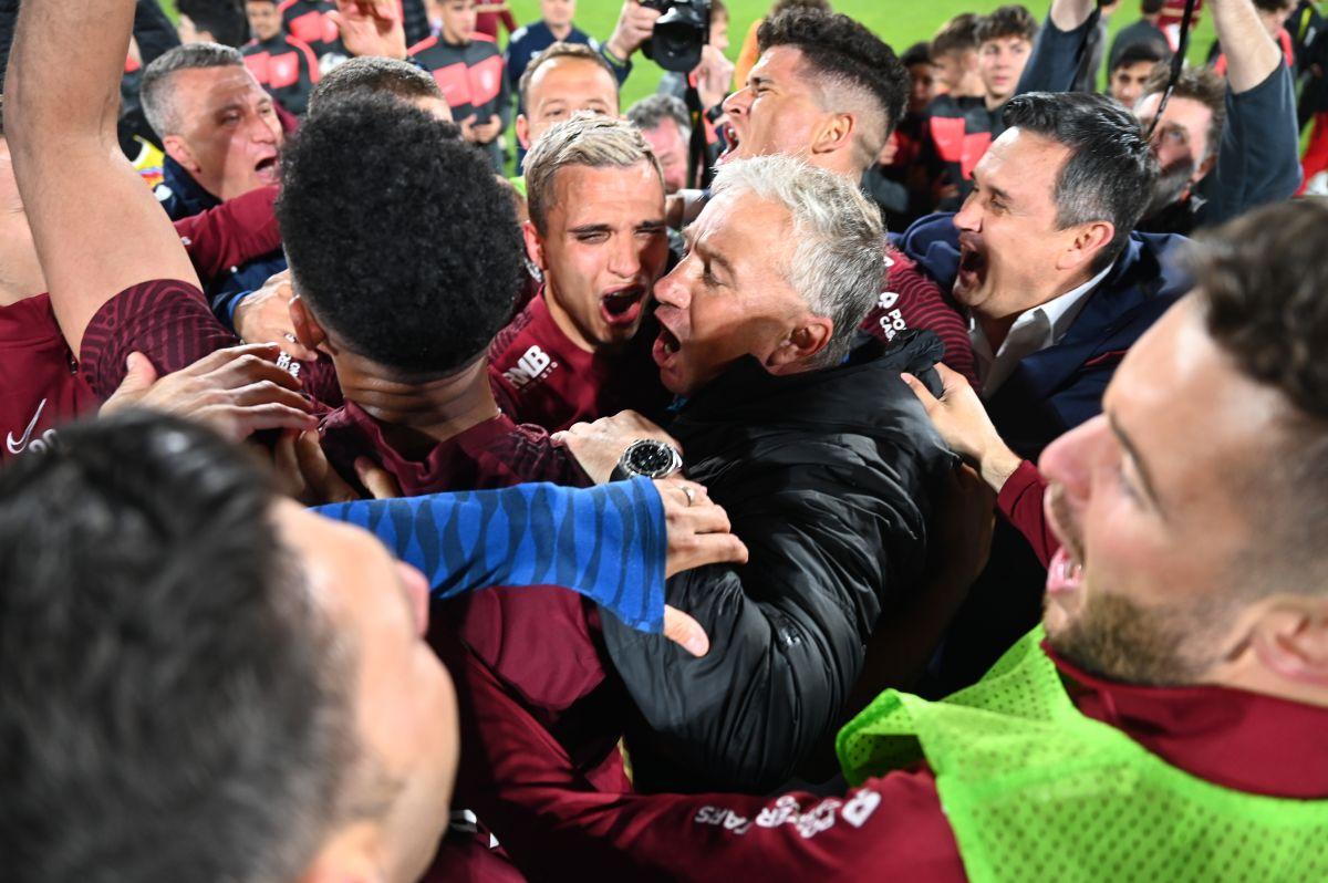 Campionii de la CFR Cluj, cântece jignitoare la adresa rivalilor de la FCSB » Cum a arătat petrecerea de titlu a „feroviarilor”