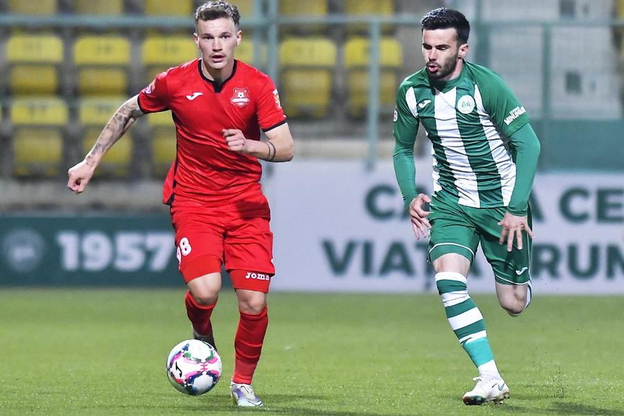Alexandru Pantea, în roșu // foto: Imago Images Hermannstadt a promovat, dar rămâne fără unul dintre jucătorii de bază » MM Stoica: „Din sezonul viitor va fi la FCSB”