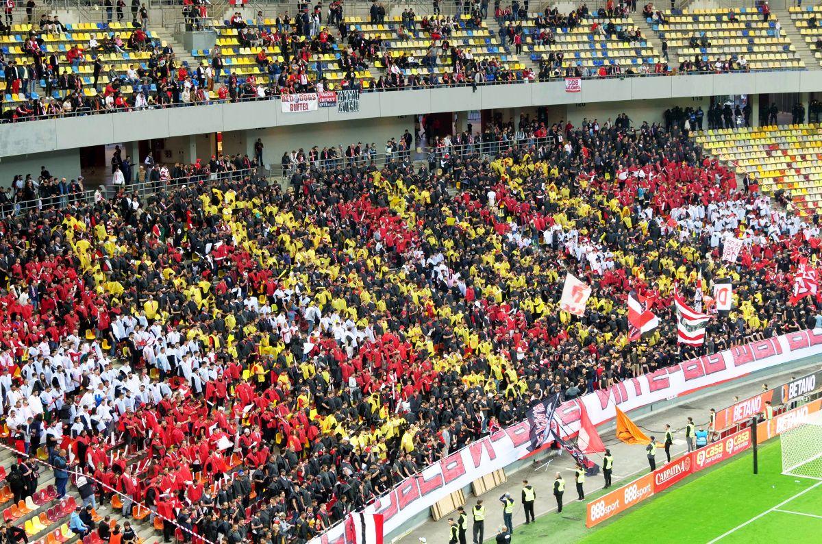 Dinamo și CSA Steaua s-au războit iar în peluze: scenografiile afișate de „câini” și steliști