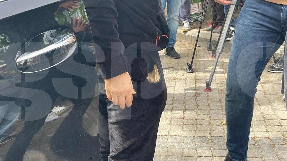 Gigi Becali cu un teanc de bani la Palat