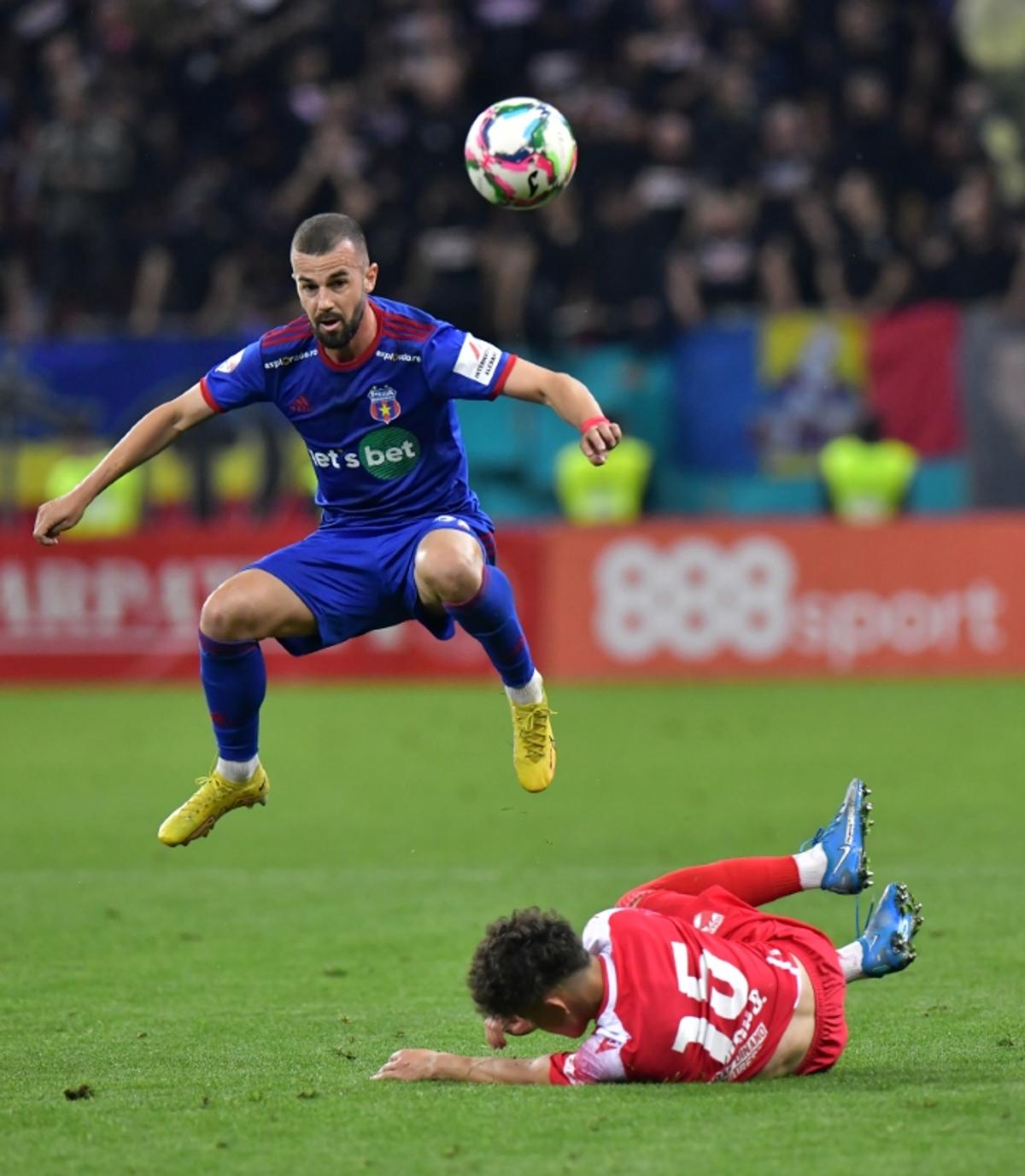 David Irimia, dezinvolt și la interviuri: „Ne-a zis Mister că o să-i batem, că n-au produs deloc fotbal!”