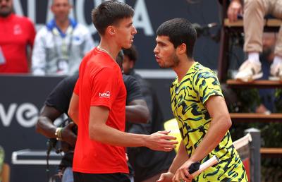Surpriza anului în tenis: Carlos Alcaraz, eliminat la Roma de un maghiar aflat la debut în turneele ATP! Cotă 90 la pariuri!