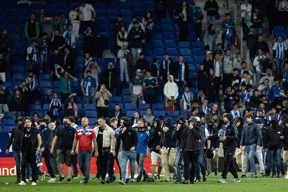 Ultrașii lui Espanyol i-au atacat pe jucătorii Barcelonei
