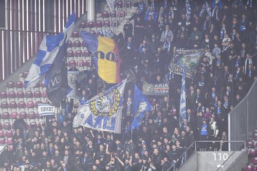 Tribuna B, una dintre facțiunile galeriei celor de la Farul Constanța, amenință că va boicota partida decisivă în lupta la titlu, cu FCSB, dacă fanii „marinarilor” nu vor avea prioritate la achiziționarea de bilete.