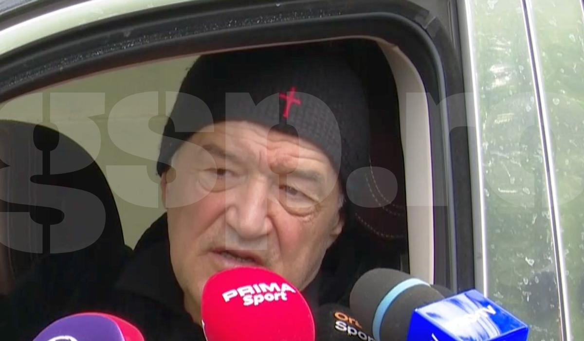 Gigi Becali cu un teanc de bani la Palat
