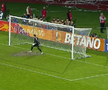 Nu s-a mai văzut așa ceva! Fosta mare speranță a României l-a umilit pe Pap la penalty-ul decisiv din Corvinul - Oțelul