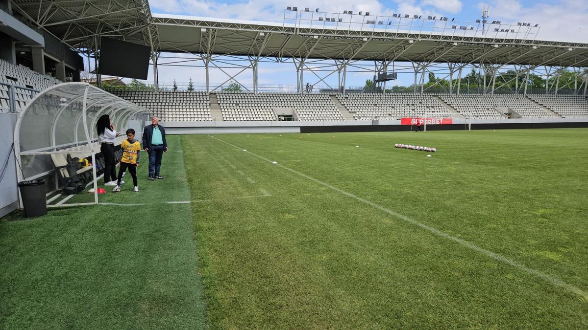 „Hai, ciorbare, la alergare!” » „Lansate” în viteza întâi la antrenamentul de azi al Generației de Aur. Lăcătuș a avut probleme, dar nu s-a lăsat