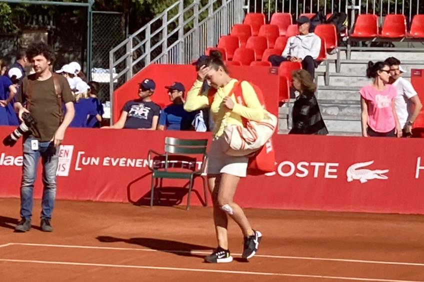 Simona Halep a abandonat la Trophee Clarins // sursă foto: Twitter @ ericsalliot
