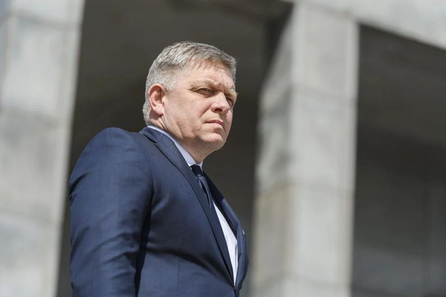 Robert Fico, premierul Slovaciei, adversara României la EURO 2024, a fost împușcat! „Viața sa este în pericol”