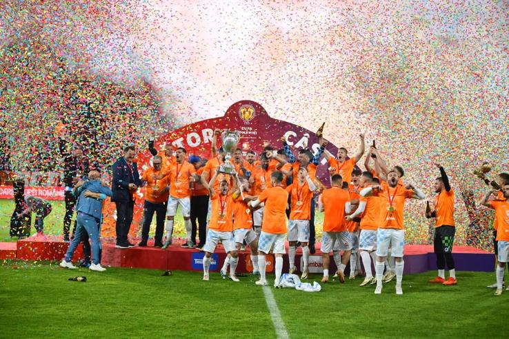 Corvinul Hunedoara, bucurie după finala Cupei României 2024, foto: GSP