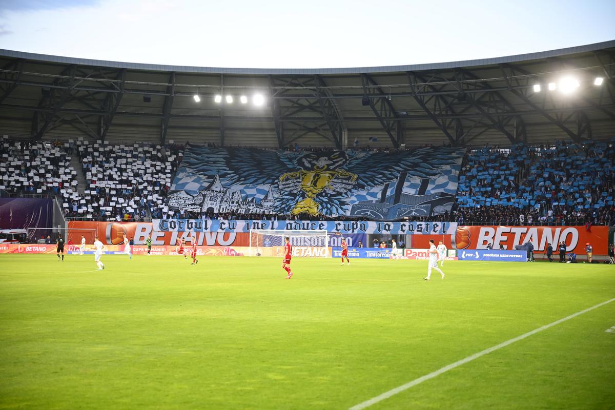 Atmosferă de vis la finala Cupei României Betano! » Fanii Corvinului, scenografie de Superliga + apariție rară la „oficială”