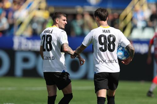 Dennis Man și Valentin Mihăilă sunt cotați împreună de Transfermarkt la 8,5 milioane de euro / Foto: Imago
