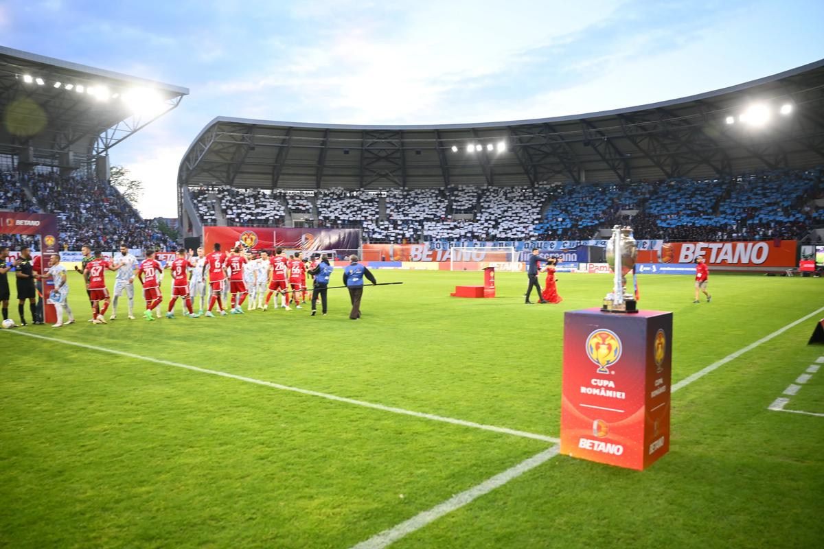 Atmosferă de vis la finala Cupei României Betano! » Fanii Corvinului, scenografie de Superliga + apariție rară la „oficială”