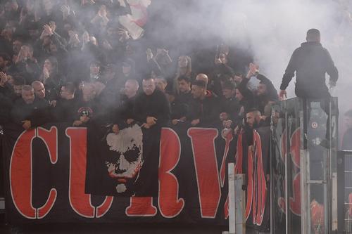 Un suporter român a fost atacat, bătut și înjunghiat de ultrași ai lui AC Milan. Foto: Imago