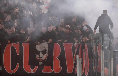 Un suporter român, înjunghiat și băgat în spital de ultrașii lui AC Milan » Trei fani au fost arestați de autorități
