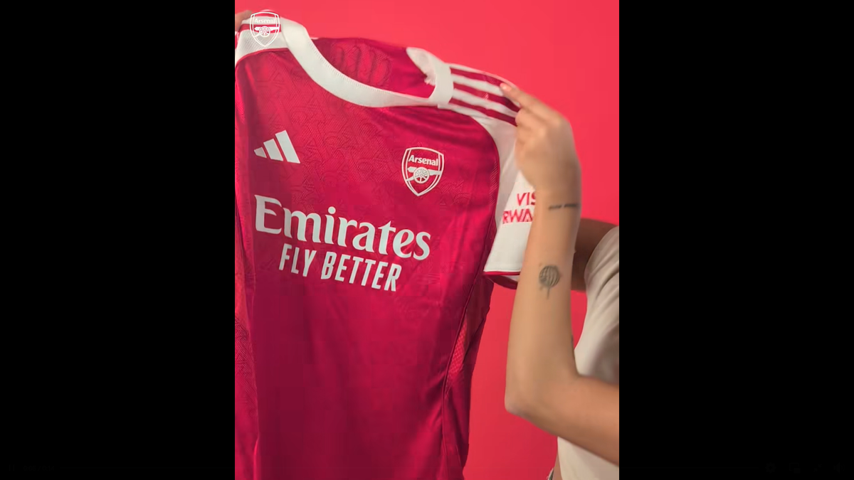 Arsenal și-a prezentat noul echipament pentru sezonul 2025-2026