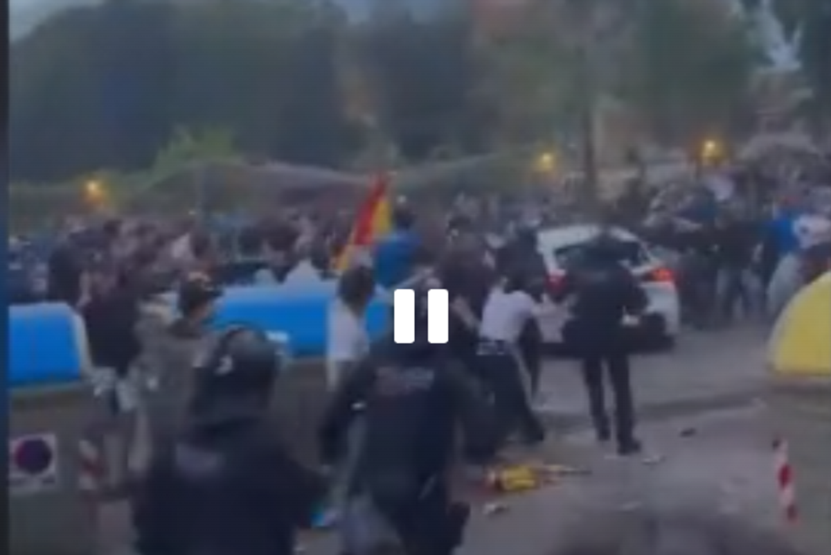 Scene șocante, înainte de Espanyol - Barcelona: a intrat cu mașina în mulțimea de suporteri, lângă stadion! Atenție, imagini cu puternic impact emoțional!