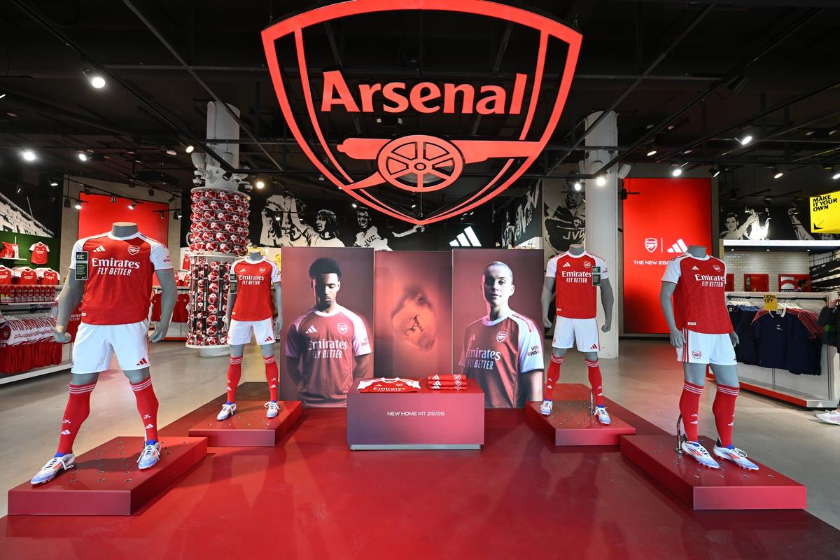 Arsenal și-a prezentat noul echipament pentru sezonul 2025-2026