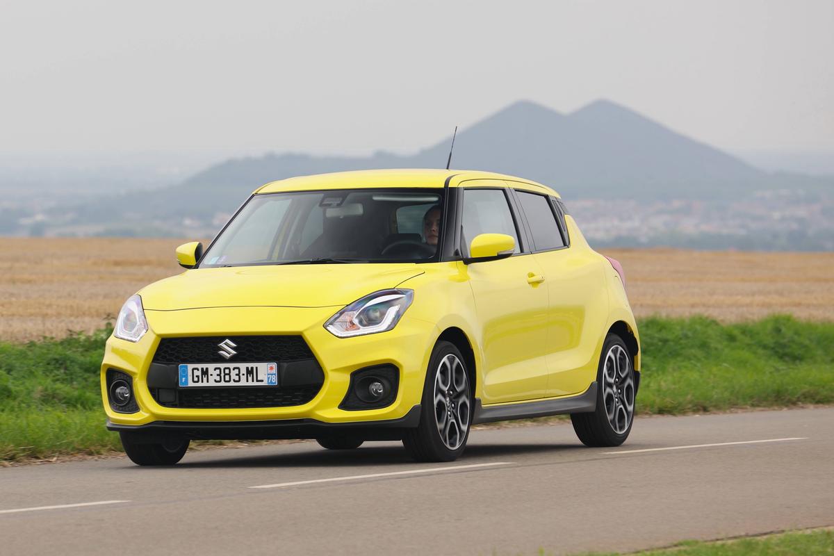 Cum arată modelele de Suzuki Swift primite de fanii dinamoviști