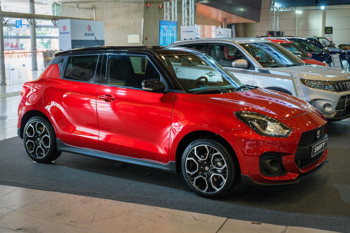 Cum arată modelele de Suzuki Swift primite de fanii dinamoviști