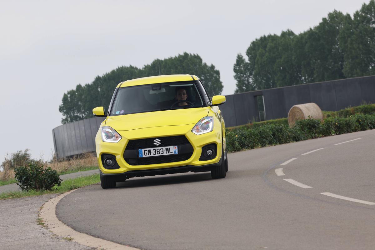 Cum arată modelele de Suzuki Swift primite de fanii dinamoviști