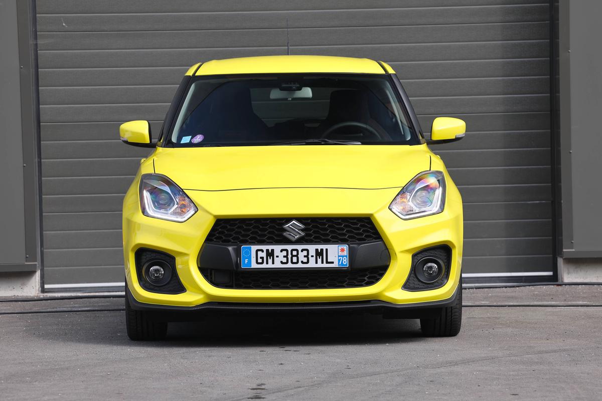 Cum arată modelele de Suzuki Swift primite de fanii dinamoviști