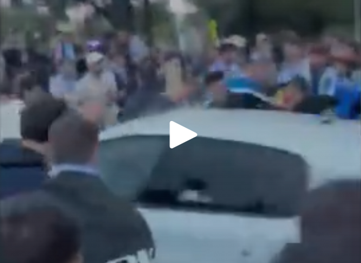 Scene șocante, înainte de Espanyol - Barcelona: a intrat cu mașina în mulțimea de suporteri, lângă stadion! Atenție, imagini cu puternic impact emoțional!