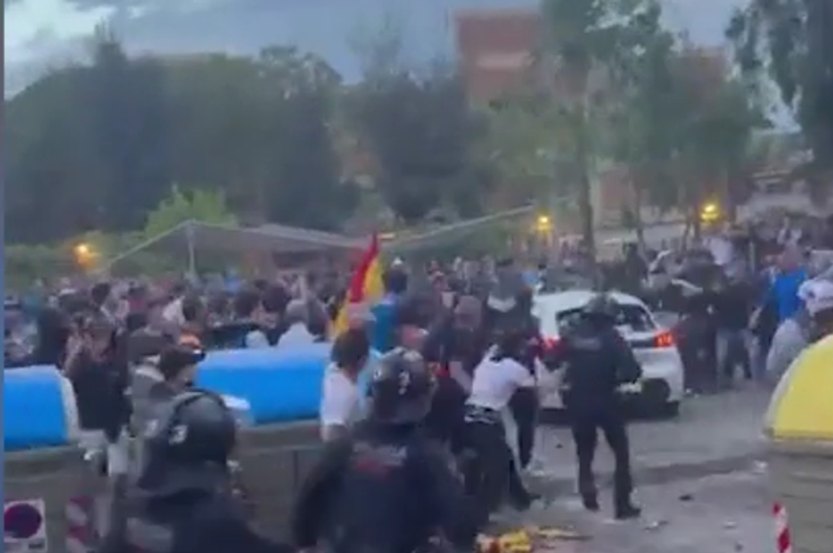 Scene șocante, înainte de Espanyol - Barcelona: a intrat cu mașina în mulțimea de suporteri, lângă stadion! Atenție, imagini cu puternic impact emoțional!