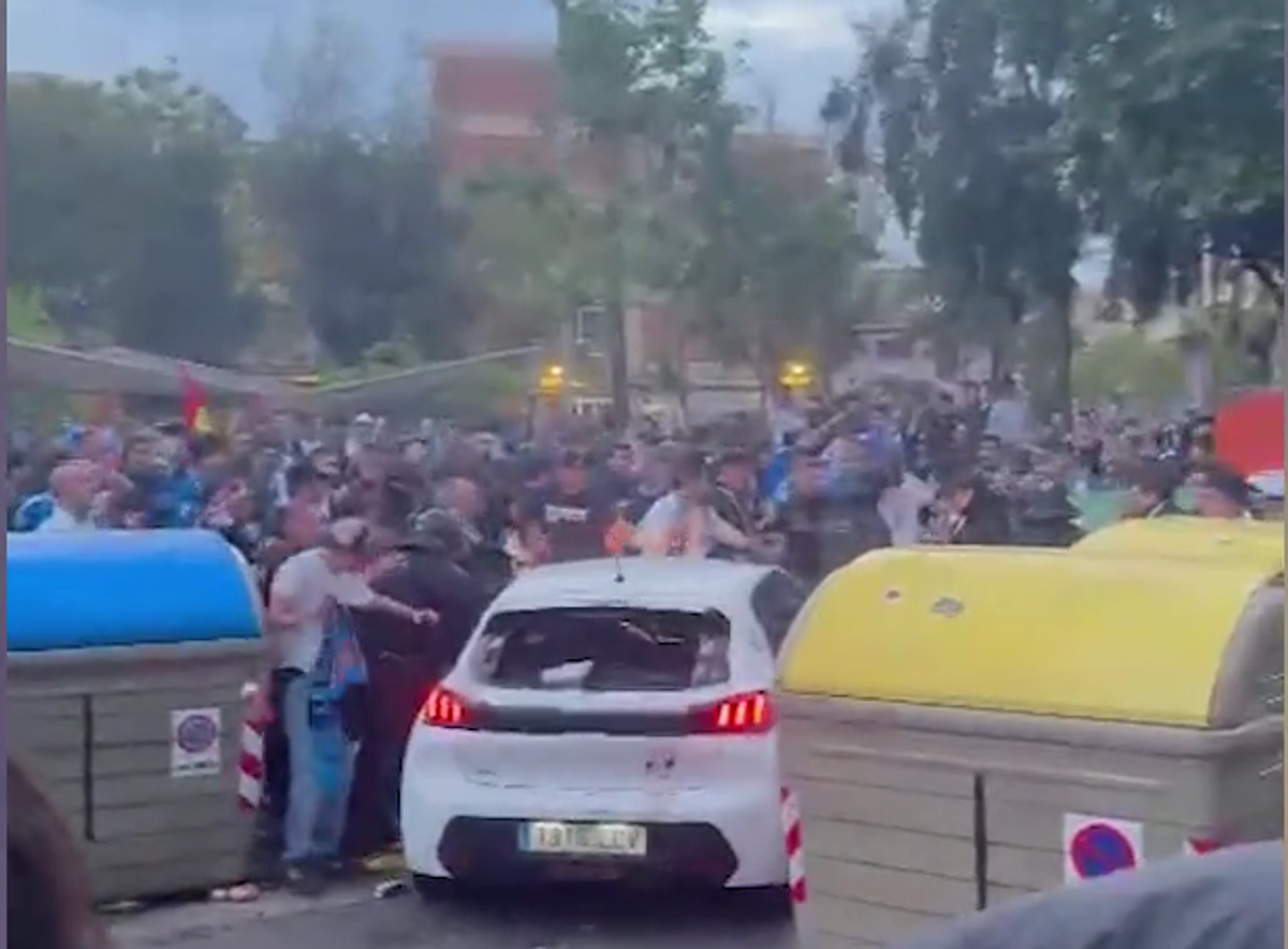 Scene șocante, înainte de Espanyol - Barcelona: a intrat cu mașina în mulțimea de suporteri, lângă stadion! Atenție, imagini cu puternic impact emoțional!