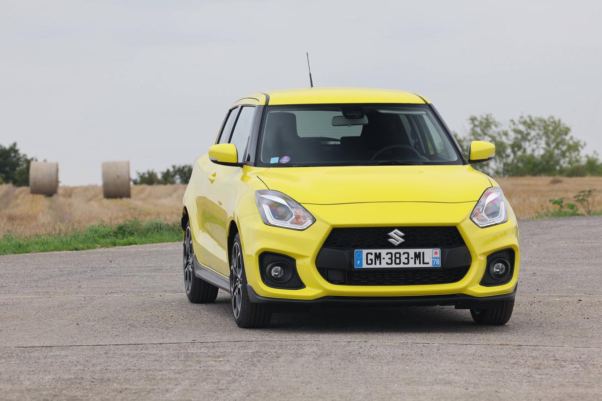 Cum arată modelele de Suzuki Swift primite de fanii dinamoviști