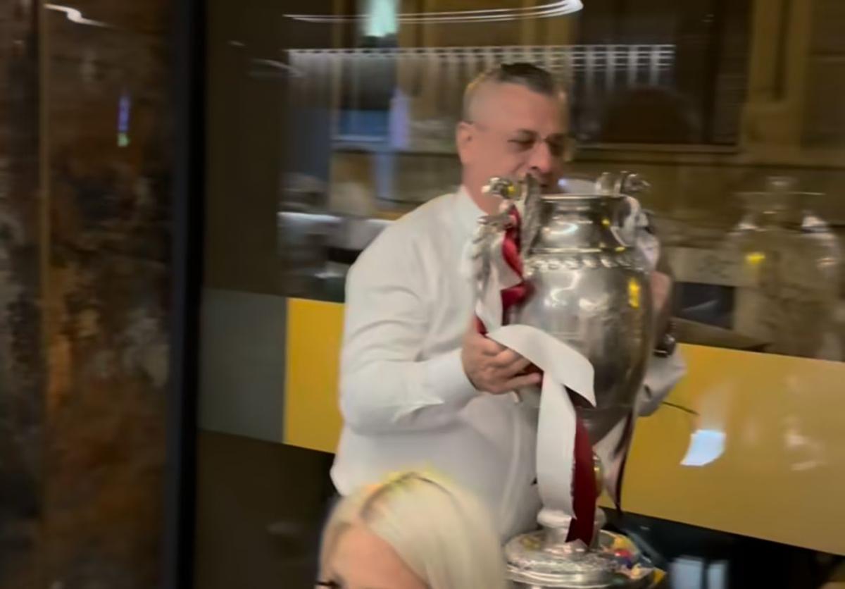 Nelutu Varga — Petrecere CFR Cluj după câștigarea Cupei României