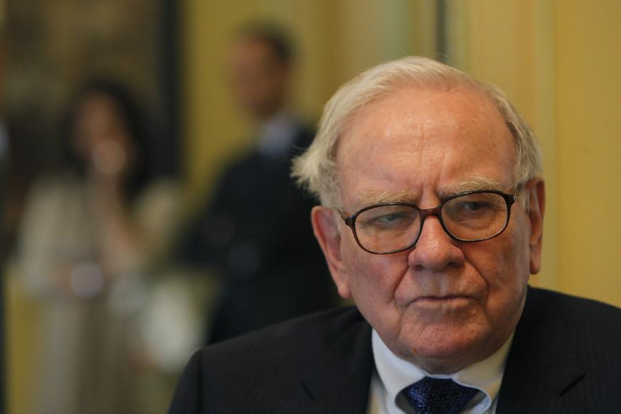 Warren Buffett/Foto: Imago Images Cât a licitat o persoană pentru a lua masa cu Steph Curry și cu unul din cei mai bogați oameni ai lumii! Suma e uriașă