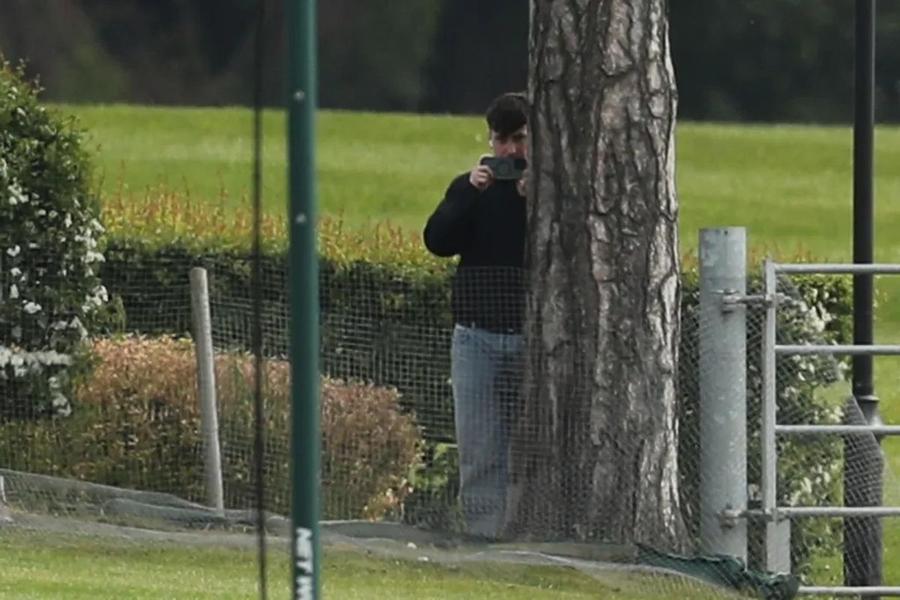 Presupul spion lui Southampton, în acțiune / foto: captură Scandal la conferința de presă! » Înainte de „cel mai scump meci din lume”, antrenorul întrebat frontal: „Sunteți un escroc?”