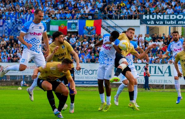 Cine promovează în Superliga, ce urmează la baraje: „Ei sunt cei mai buni din Liga a 2-a”