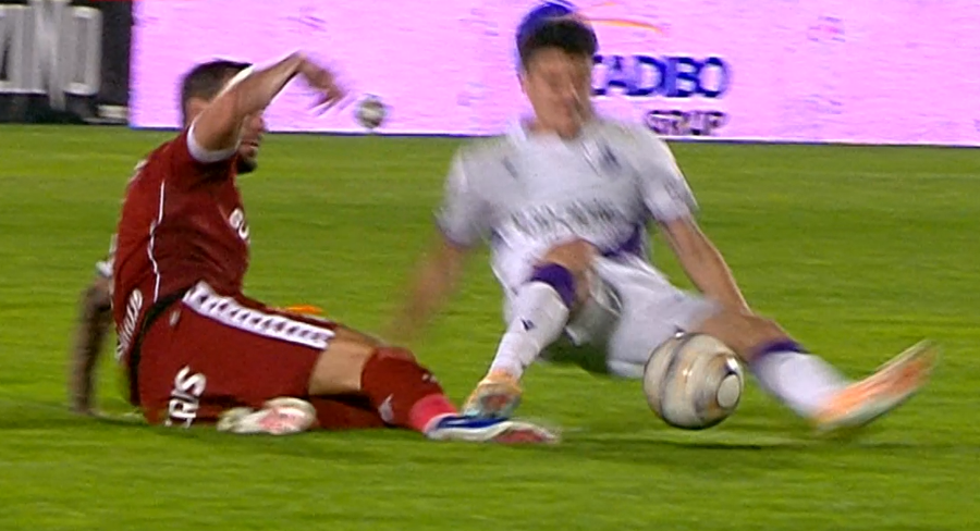 Duelul dintre Pîrvu și Koljic Au făcut „praf” și meciul FC Argeș - Rapid: VAR-ul a fost, din nou, degeaba » Verdictul specialistului: gol anulat greșit și penalty acordat eronat în prelungiri