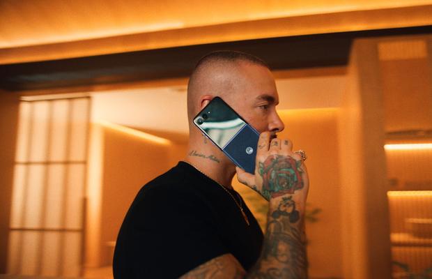Motorola lansează „Jugamos”, campania globală de fotbal cu J Balvin